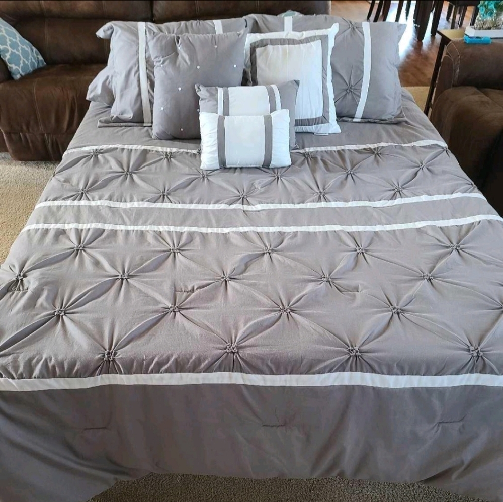 Elegant Gray Bedding Set